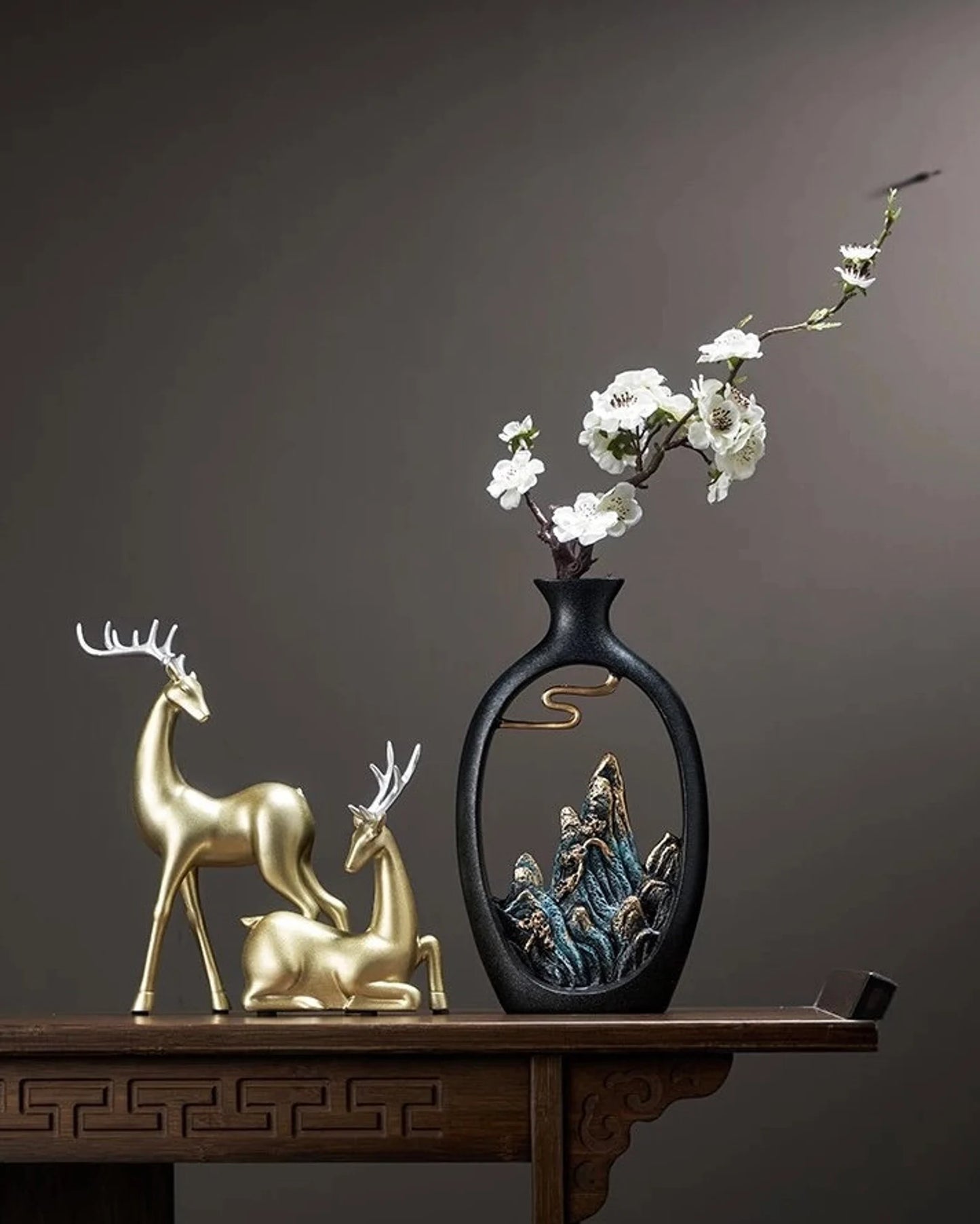 Vase und Blumen Skulptur