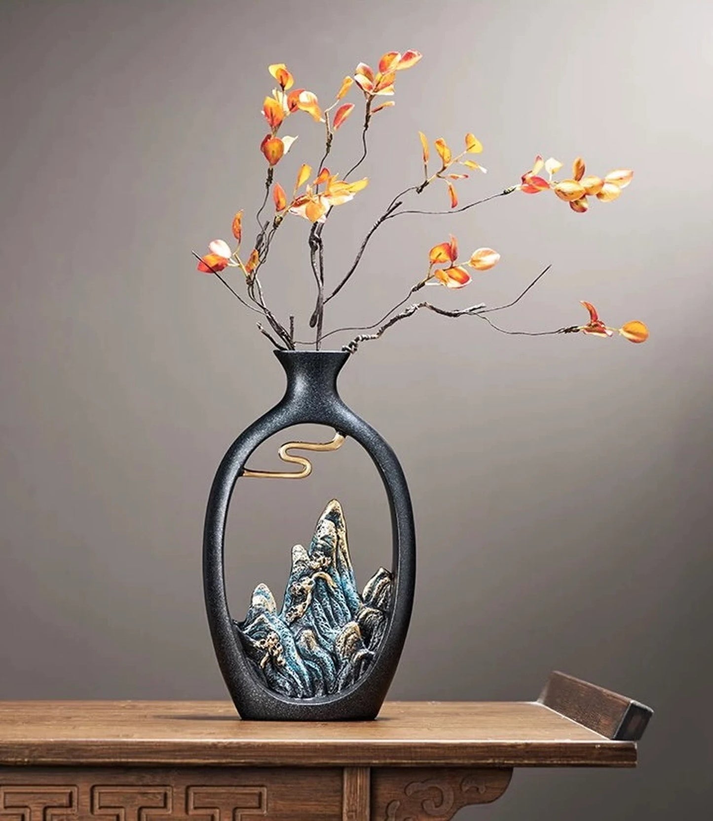 Vase und Blumen Skulptur