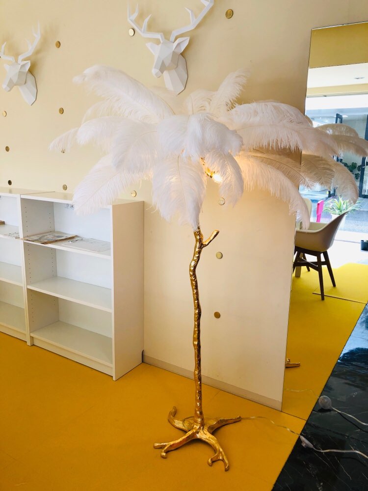 Feather floor lamp