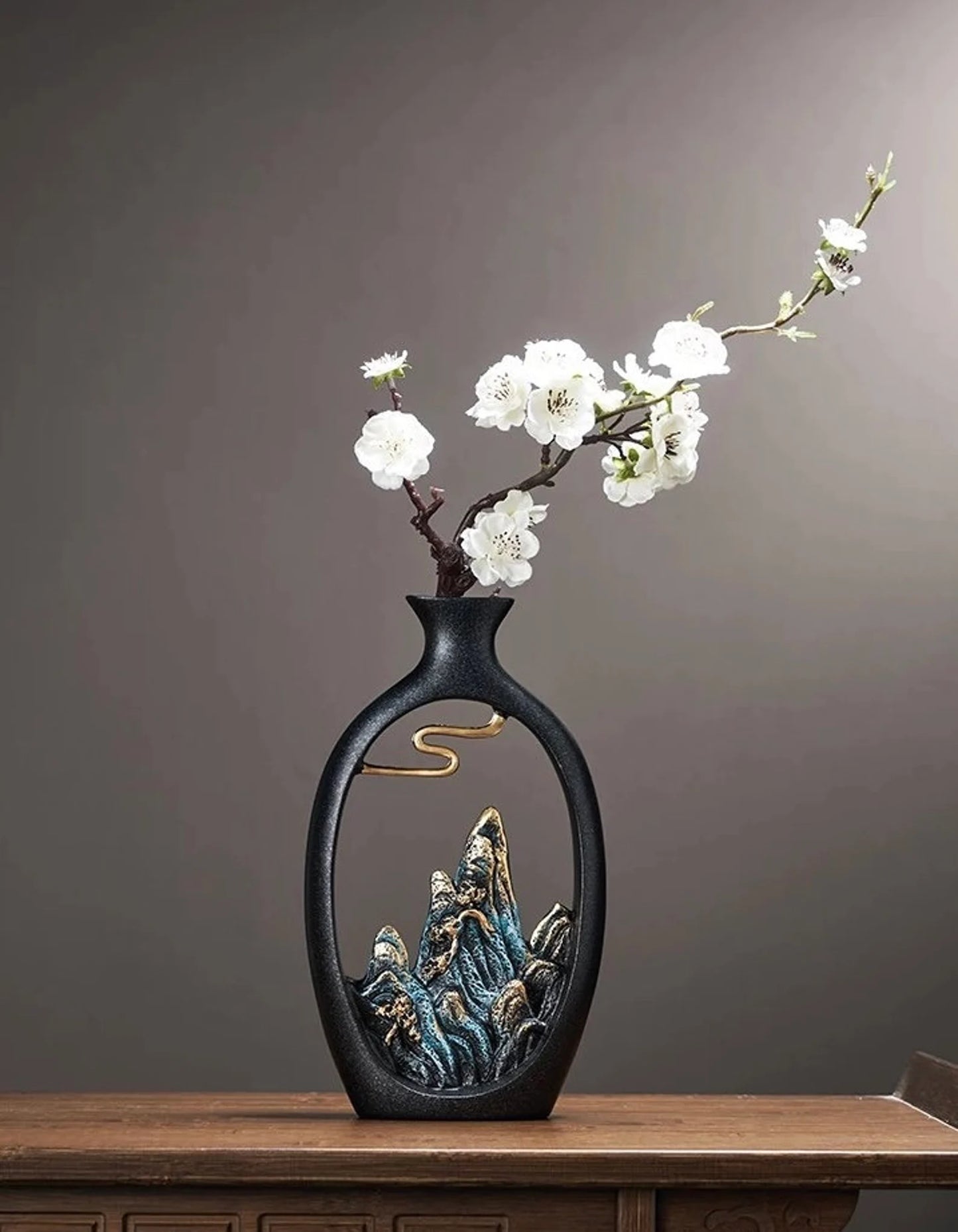 Vase und Blumen Skulptur